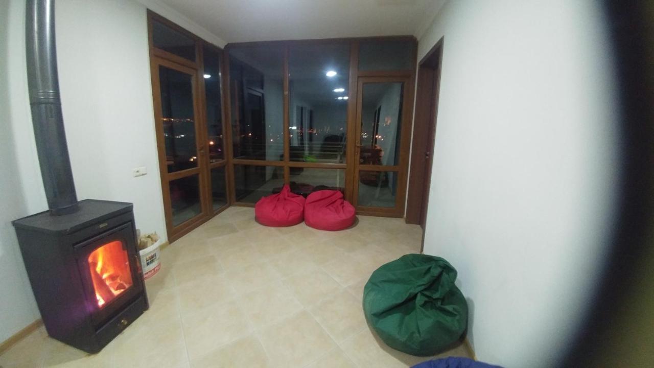 Mariana'S Guest House 梅斯蒂亚 外观 照片
